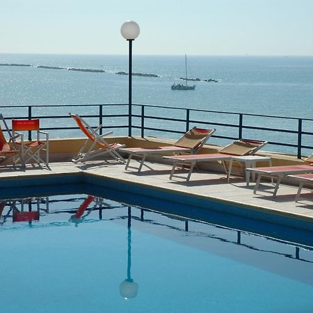 Grand Hotel Dei Cesari Anzio Exteriör bild