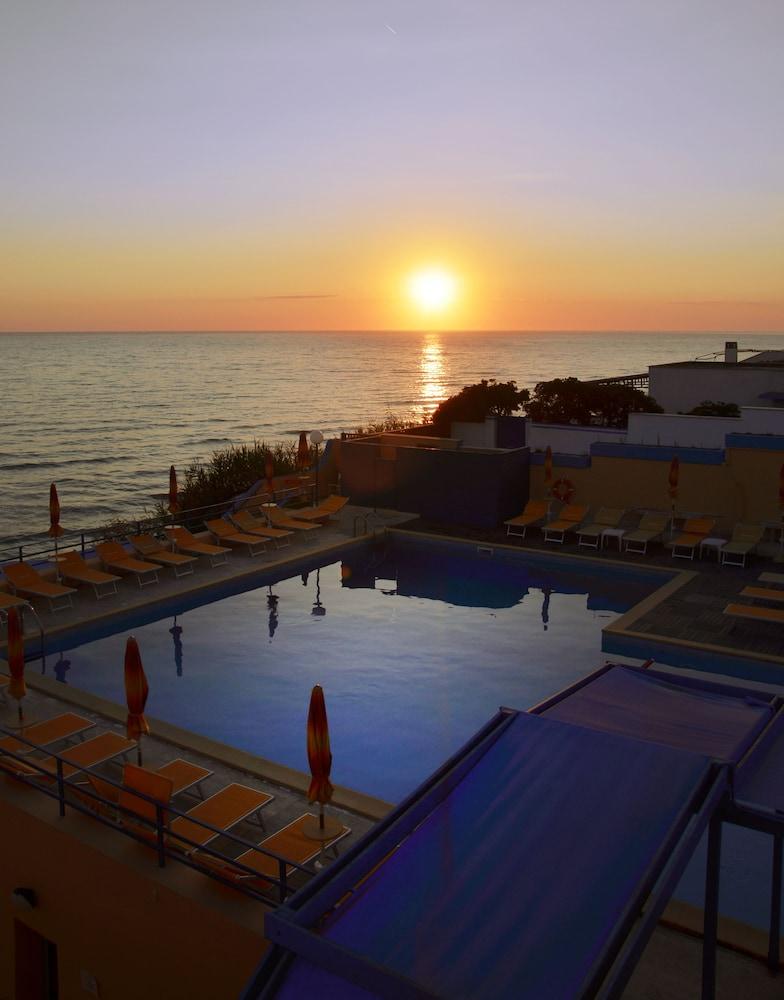 Grand Hotel Dei Cesari Anzio Exteriör bild
