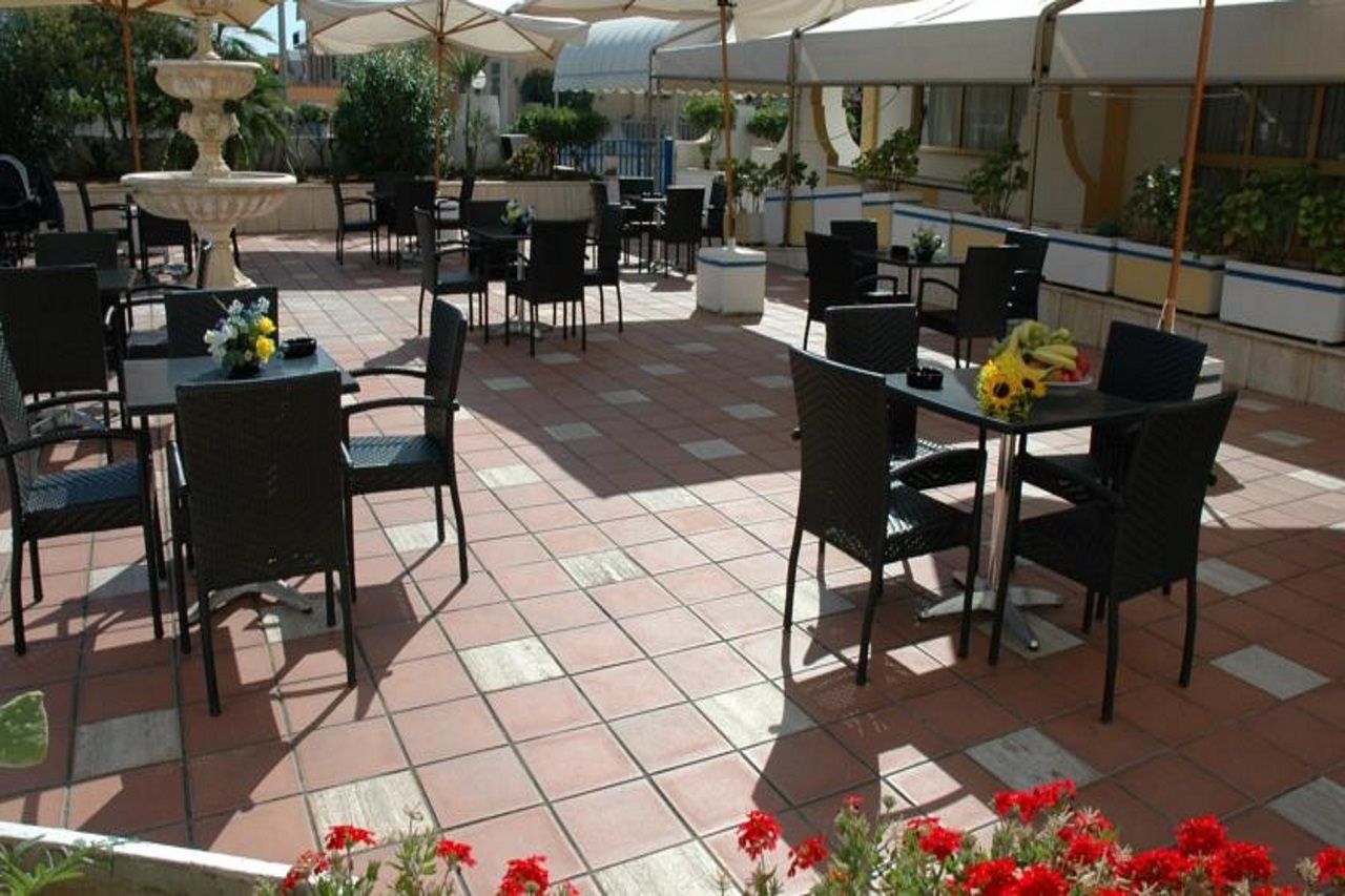 Grand Hotel Dei Cesari Anzio Exteriör bild