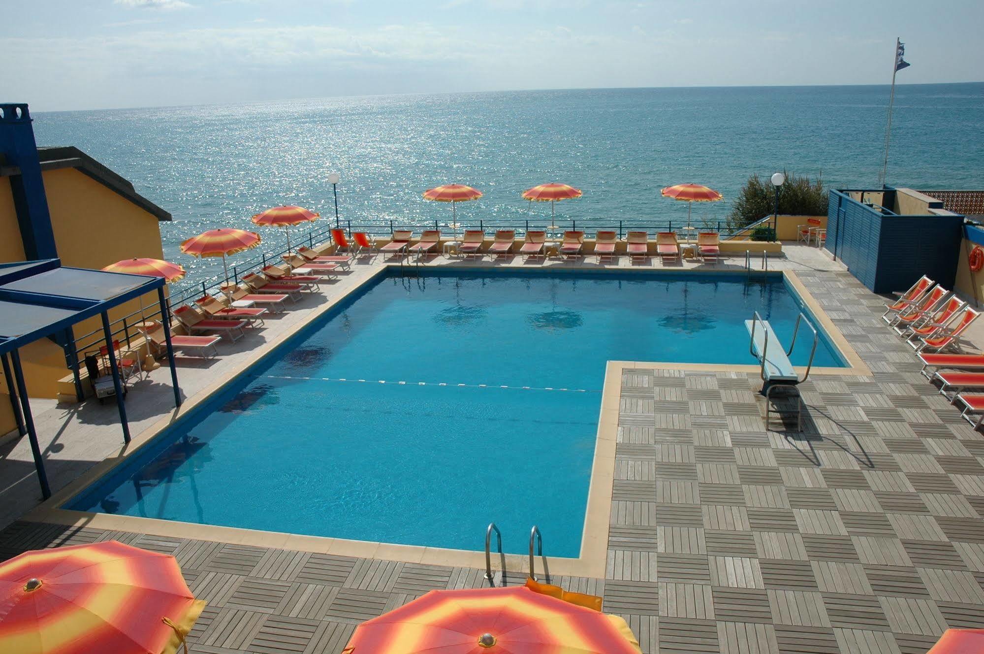 Grand Hotel Dei Cesari Anzio Exteriör bild